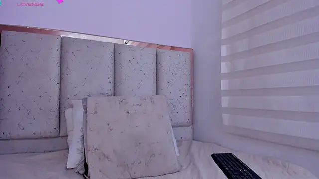 violeta olsen online show from January 18, 2026, 6:34 pm