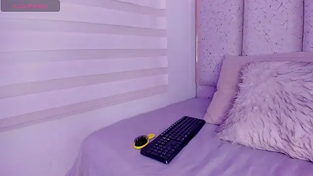 violeta olsen online show from April 16, 2026, 7:03 pm