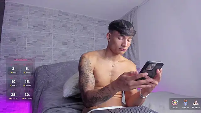 Snapshot of DavisFirb chatting on September 12, 2025, 12:44 am DavisFirb online show from September 12, 2025, 12:44 am