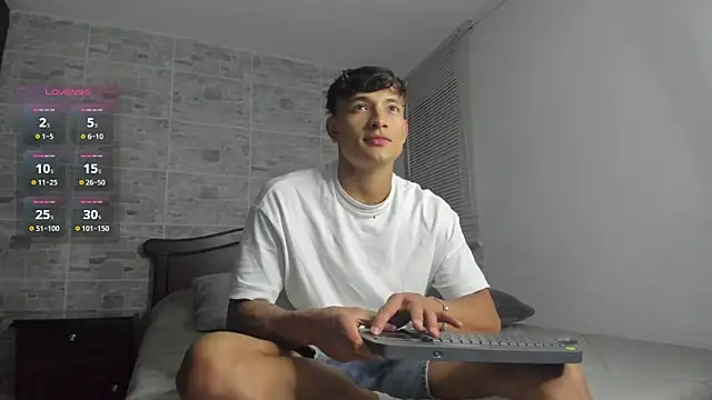 Snapshot of DavisFirb chatting on September 22, 2025, 2:24 am DavisFirb online show from September 22, 2025, 2:24 am