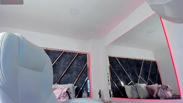 SusanaHenao online show from March 18, 2026, 6:00 pm