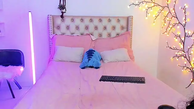 LenaStylesOA online show from March 22, 2026, 9:51 pm