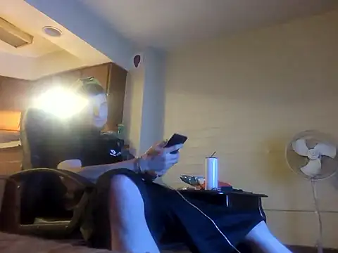 jizzyglizzy92 online show from April 24, 2026, 7:00 am