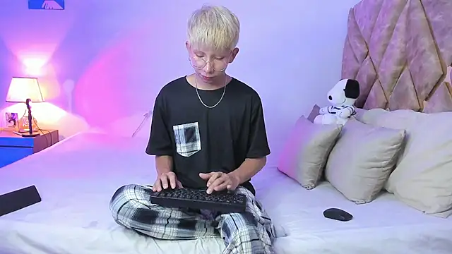 Hyunjin Son online show from January 12, 2026, 5:40 pm