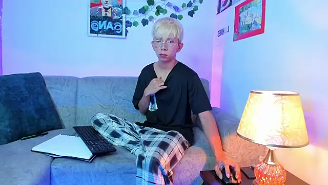 Hyunjin Son online show from March 16, 2026, 5:06 pm