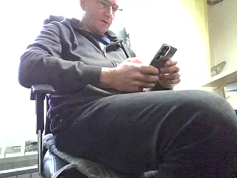 IMGTomi online show from December 22, 2025, 11:18 am