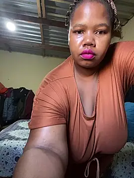 Curvycandy95 online show from May 23, 2026, 6:29 am