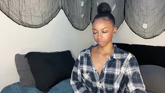 Trixie luv1 online show from October 22, 2025, 12:38 pm