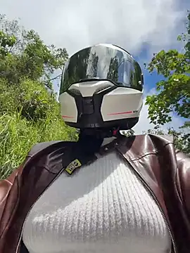 AlannaEvons online show from March 11, 2026, 4:02 pm