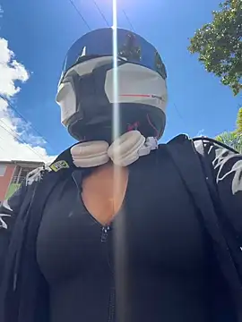 AlannaEvons online show from April 1, 2026, 6:16 pm