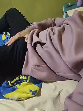 Snapshot of Liozxx1 chatting on October 19, 2025, 6:41 pm Liozxx1 online show from October 19, 2025, 6:41 pm