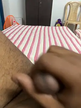 usermood2000 online show from April 8, 2026, 6:57 am