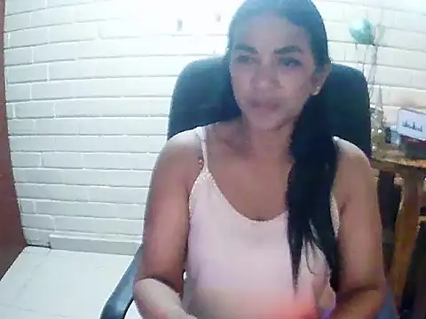 MiiaVelasquez online show from November 25, 2025, 4:12 am