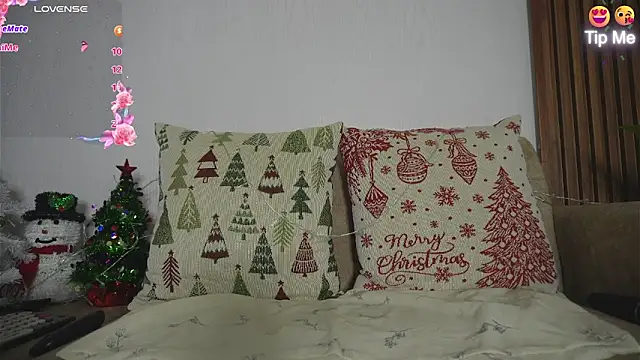 Roxybeautyy online show from December 13, 2025, 9:31 pm