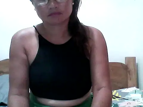 nathalie0045 online show from December 3, 2025, 10:08 pm