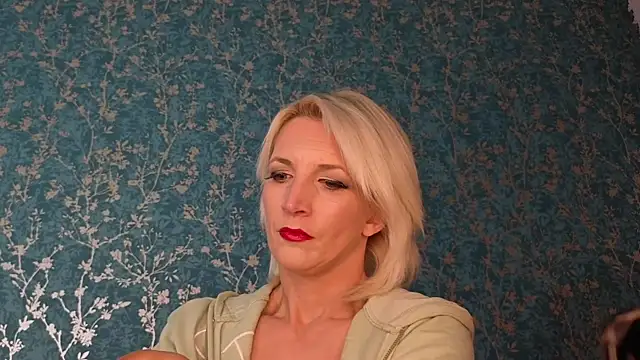 SereneXX online show from October 11, 2025, 6:01 am