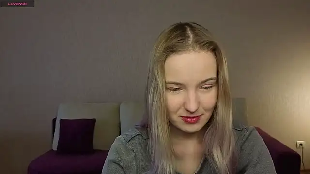 HongTomczak online show from April 13, 2026, 7:47 am