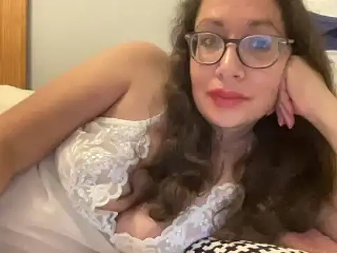 RosaFreya online show from September 24, 2025, 8:56 pm