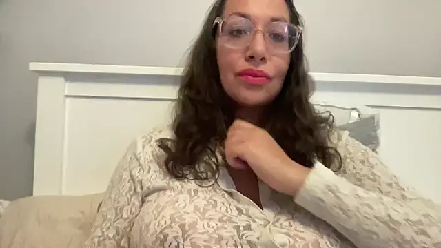 RosaFreya online show from May 27, 2026, 2:58 pm