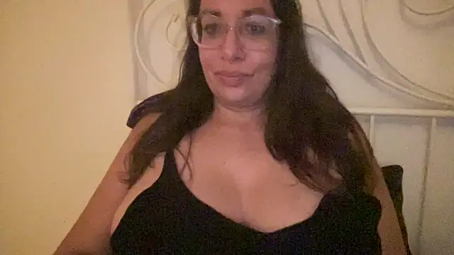 RosaFreya online show from July 6, 2026, 3:25 am
