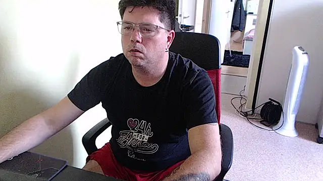 blueandwhite1 online show from October 22, 2025, 3:01 pm