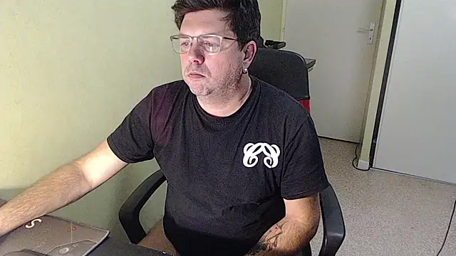 blueandwhite1 online show from December 5, 2025, 3:30 pm