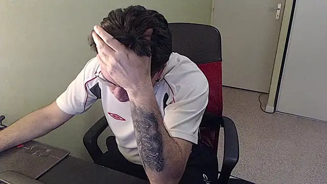 blueandwhite1 online show from February 25, 2026, 7:40 am