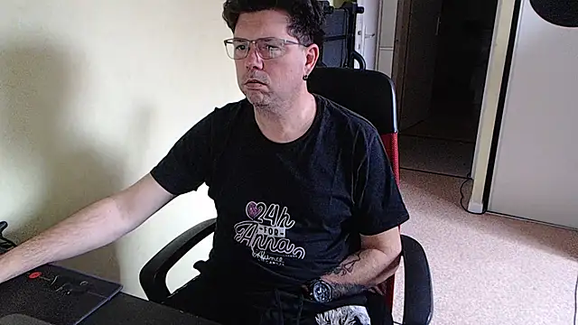 blueandwhite1 online show from April 1, 2026, 2:36 pm