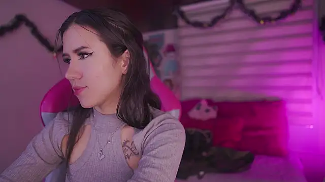  chloe moons  online show from December 15, 2025, 10:47 pm