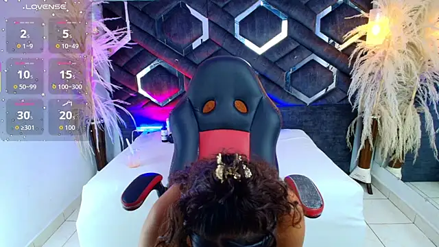 Zoe-Johnson  online show from November 11, 2025, 9:48 pm