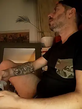 Snapshot of branletteur chatting on November 15, 2025, 9:54 pm branletteur online show from November 15, 2025, 9:54 pm