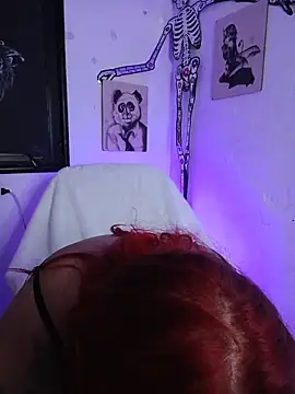 Snapshot of Bathory_Mia666 chatting on December 19, 2025, 11:28 am Bathory Mia666 online show from December 19, 2025, 11:28 am
