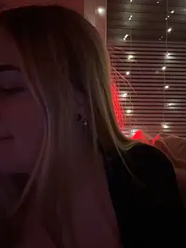 ItsLxsa online show from April 15, 2026, 7:32 pm