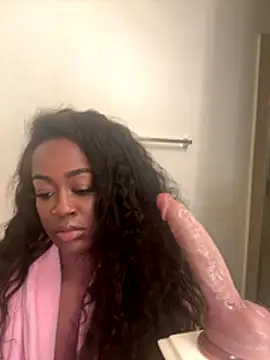 Snapshot of RawHoneyTrap chatting on November 16, 2025, 8:42 am RawHoneyTrap online show from November 16, 2025, 8:42 am