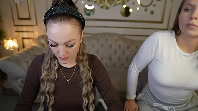 Snapshot of Ella_054 chatting on September 17, 2025, 11:01 am Ella 054 online show from September 17, 2025, 11:01 am