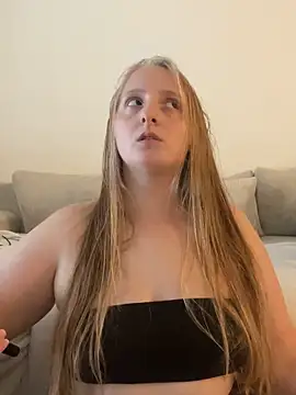 young hailey online show from October 16, 2025, 7:53 am