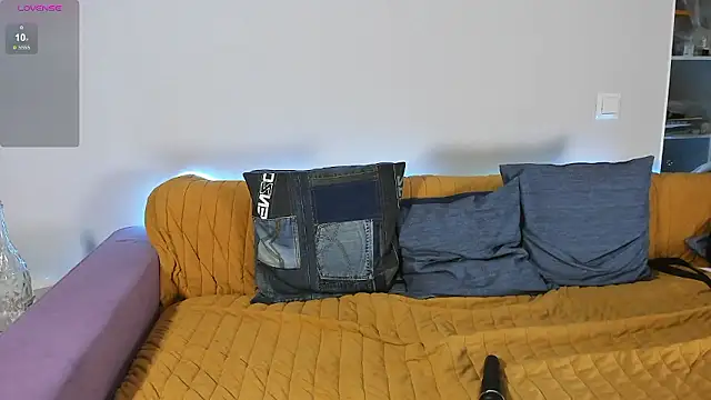 WonderConnie1 online show from January 15, 2026, 2:27 am