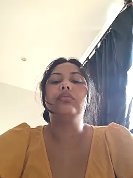 Alessandraa- online show from November 3, 2025, 8:43 pm