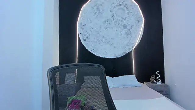 Snapshot of ScarletMoon1_ chatting on October 17, 2025, 8:33 pm ScarletMoon1  online show from October 17, 2025, 8:33 pm