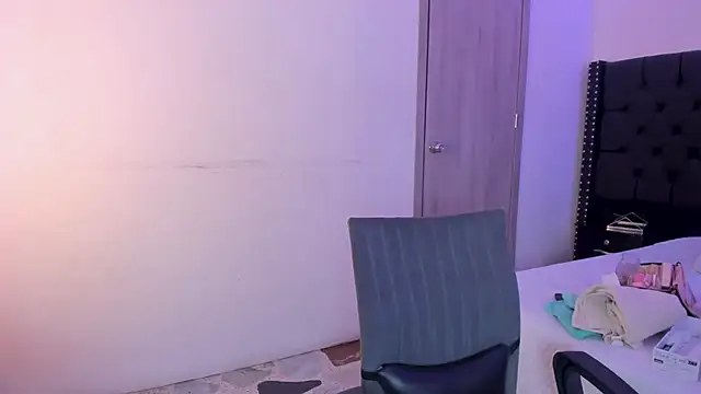 Snapshot of ScarletMoon1_ chatting on October 28, 2025, 8:33 pm ScarletMoon1  online show from October 28, 2025, 8:33 pm