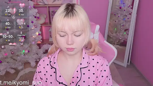 Kyomi Sun online show from December 17, 2025, 9:54 pm