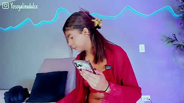 Snapshot of AlinaSweett_ chatting on September 22, 2025, 1:35 pm AlinaSweett online show from September 22, 2025, 1:35 pm