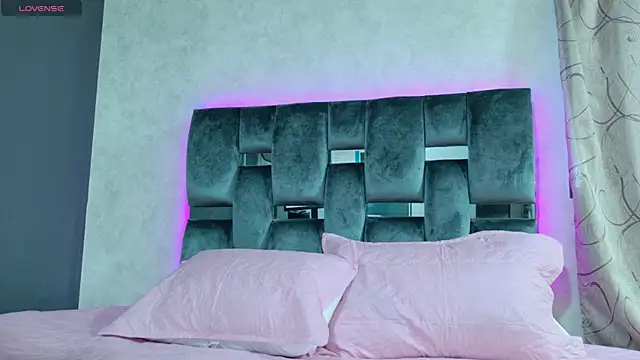 Luna sophya online show from October 2, 2025, 11:50 am