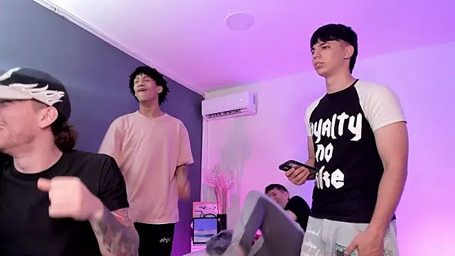 Handsomeboyss19 online show from June 23, 2026, 1:20 pm