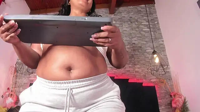 Emily Brown18 online show from April 15, 2026, 4:19 am