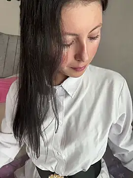 Mia salinass online show from February 16, 2026, 4:47 pm