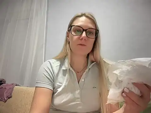 NikexPretty online show from November 3, 2025, 3:24 pm