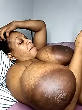 HappygalTheQueen online show from February 13, 2026, 1:56 am