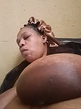 HappygalTheQueen online show from June 7, 2026, 1:48 pm