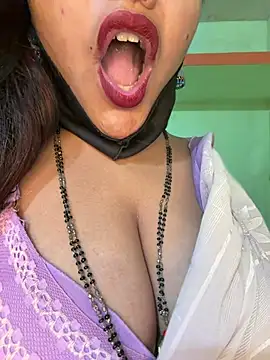 Snapshot of Shneeha_le chatting on April 8, 2026, 9:42 am Shneeha le online show from April 8, 2026, 9:42 am